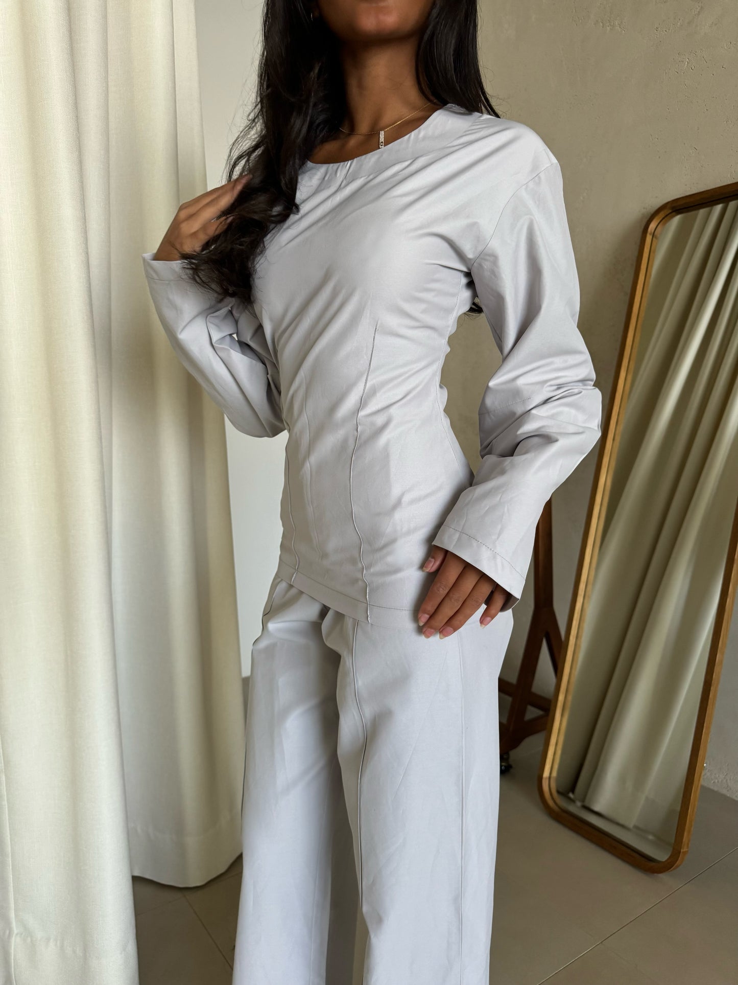 Elio set in light gray