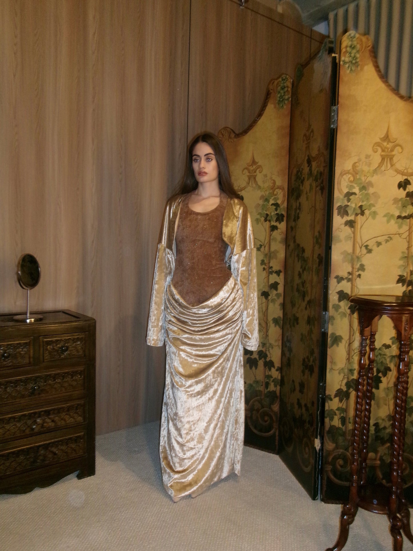 Serena in warm bronze